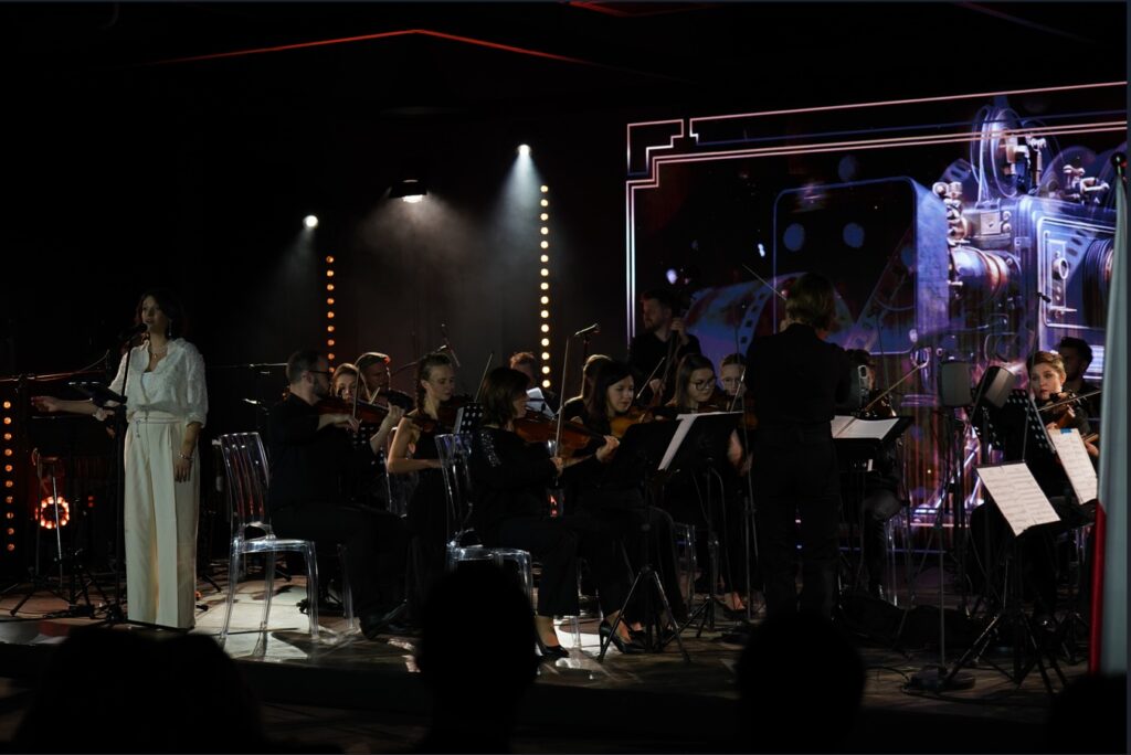 koncert „Oczy zmruż” Warszawskiej Orkiestry Sentymentalnej z towarzyszeniem Łódzkiej Orkiestry Filmowej.