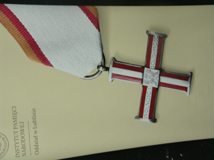 Olsztyn - nadanie Krzyży Wolności i Solidarności